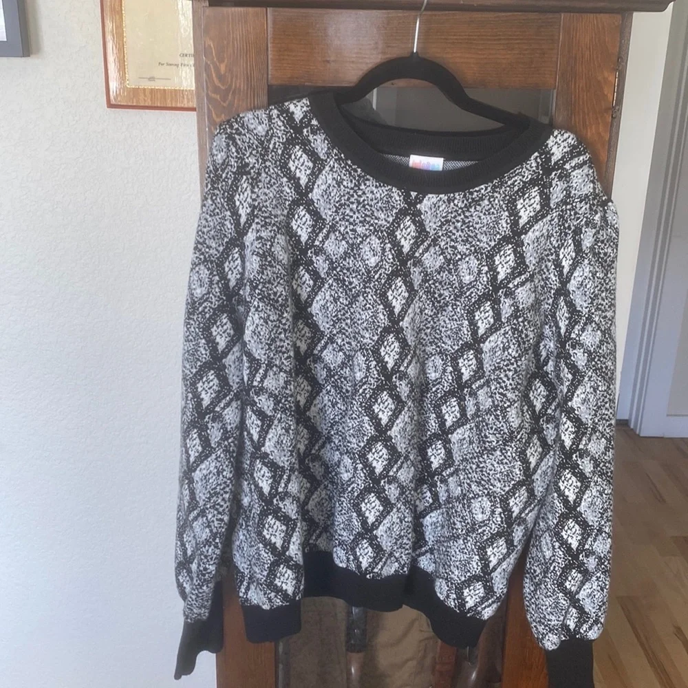 Sweater - Picture 1 of 2